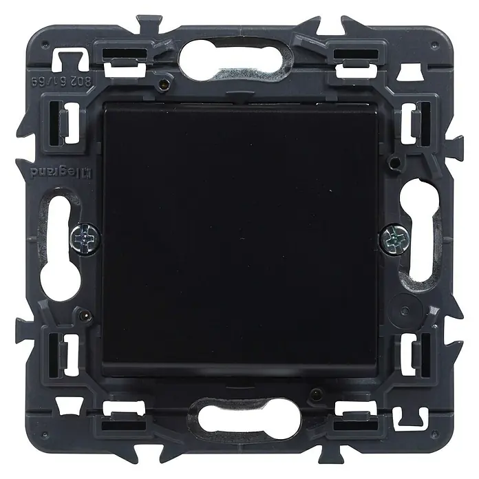 Legrand Valena Next Cruzamiento - Negro, Instalar, Plástico, 10 A - Primer plano de un interruptor Legrand negro con marco gris, mostrando diseño moderno y funcionalidad.
