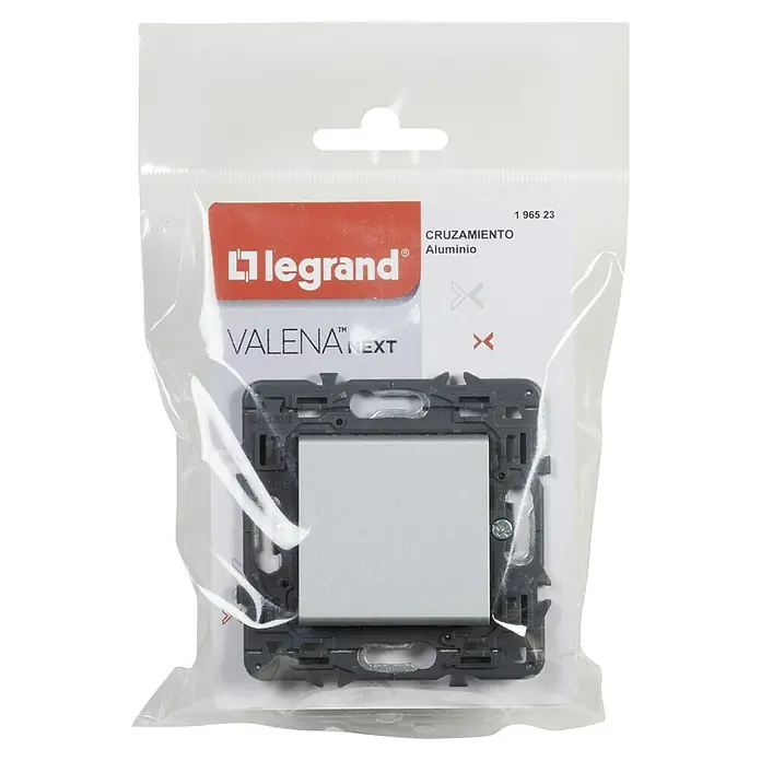 Legrand Valena Next Cruzamiento - Aluminio, Instalar, Plástico, 10 A - Primer plano de un conmutador de cruce Legrand Valena Next en aluminio, empaquetado para la venta al por menor.