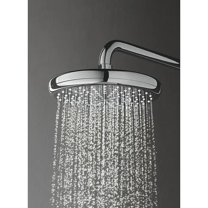 Grohe Sistema de ducha Vitalio Start 210 - Con grifo termostático, Número de tipos de chorro: 2 ud., Cromo/Negro - Un cabezal de ducha redondo y brillante con agua que sale a chorros, prometiendo una experiencia refrescante. Acabado cromado elegante.