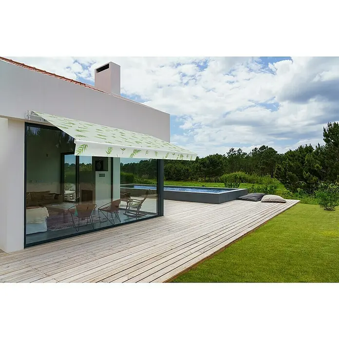 SmartSun Toldo de brazos extensibles Original Kit Tropical - Ancho: 3 m, Caída: 2 m - Fachada moderna con toldo de patrón de hojas, que proporciona sombra y realza la estética del edificio.