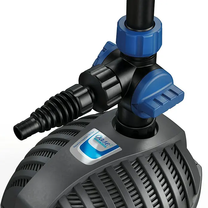 Oase Wasserspielpumpe Aquarius Set 2000 E - 18 W, Fördermenge pro Std.: 2.100 l - Nahaufnahme einer Oase Aquarius Fountain Set Eco Teichpumpe mit blauen Einstellknöpfen und schwarzem Schlauchanschluss.
