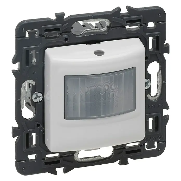 Legrand Valena Next Detector de movimiento por infrarrojos Eco - Blanco - Detalles de instalación de un sensor de movimiento Legrand con cubierta blanca y ventana de sensor gris, ideal para el control automático de la luz.