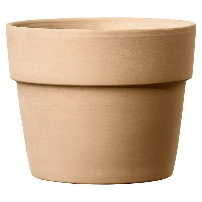 Deroma Pflanztopf Perfetto - Außenmaß (Ø x H): 29 x 23,6 cm, Naturmaterialien, Waschweiß/Terracotta - Nahaufnahme eines leeren, terrakottafarbenen Pflanzgefäßes mit einem dekorativen Rand auf einem schwarzen Hintergrund.