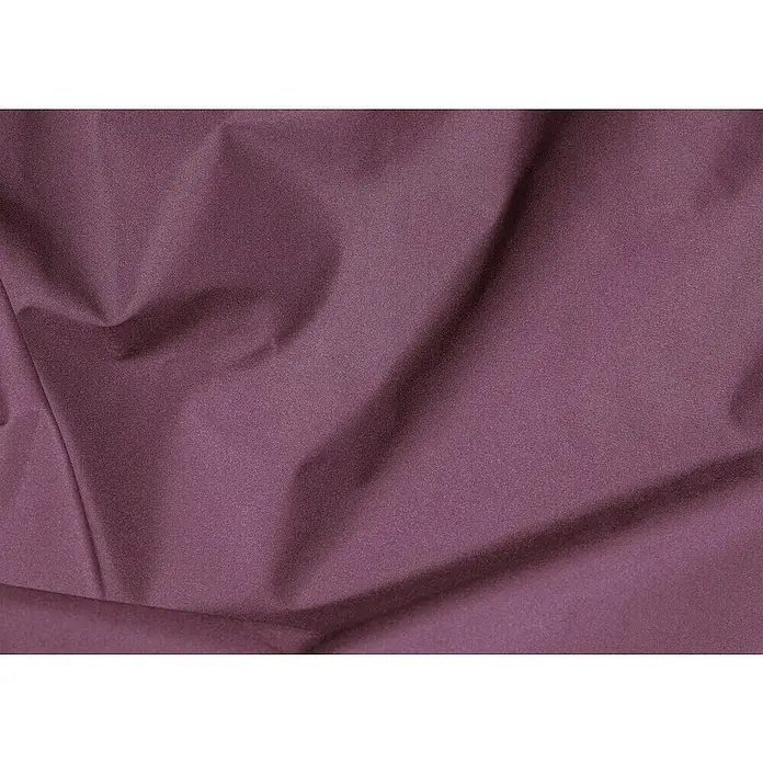 Sitzsack Bigbag Brava - 170 x 130 cm, Aubergine, 100 % Polyester - Nahaufnahme eines elegant drapierten, auberginefarbenen Stoffes mit subtiler Textur, ideal für hochwertige Bekleidung oder Dekoration.