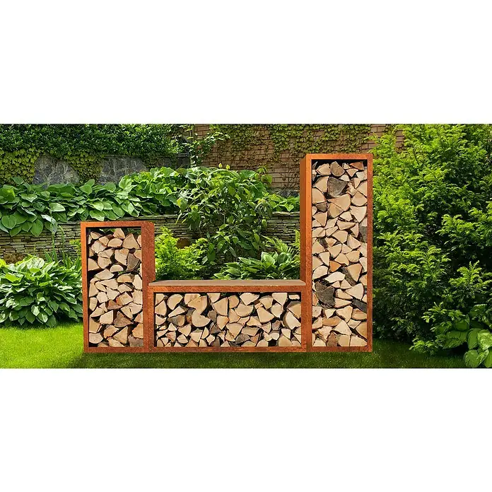 Palatino Exclusive Line Kaminholzregal Woodpecker Pro - 120 x 40 x 50 cm, Stahl, Edelrost - Modern gestaltete Gartenbank aus Cortenstahl, gefüllt mit Holzscheiten, die Funktionalität und Ästhetik im Garten vereint.