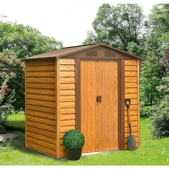 Pergart Gerätehaus Frankfurt II - 193 cm, 152 cm, Stahl, Braun, Grundfläche: 2,48 m² - Ein hölzernes Gartenhaus mit Doppeltür, flankiert von einem Spaten und einem Topf mit grünen Büschen, umgeben von Grün.