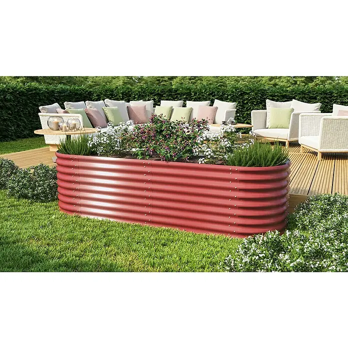 Vitavia Hochbeet-Erweiterung Stretched 630 - 80 x 63 cm, Farbe: Rubin - Ein rotbraunes, gewelltes Hochbeet aus Metall mit üppigen Pflanzen in einem gepflegten Garten. Es bietet eine stilvolle und praktische Lösung für Gartenliebhaber.