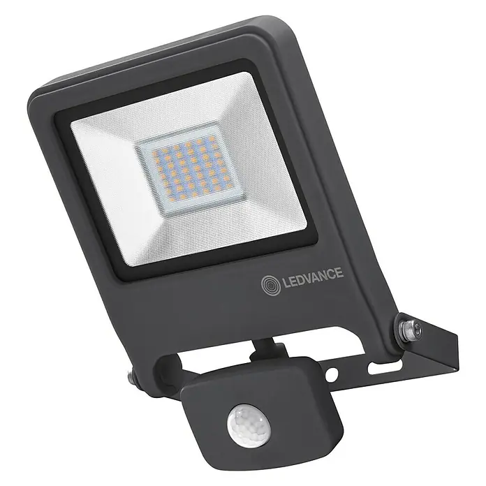 Osram LED-Strahler Endura Flood30 W, Anthrazit, Warmweiß, IP44 - Nahaufnahme eines LEDVANCE LED-Flutlichts mit Bewegungsmelder, das für seine Energieeffizienz und sein schlankes Design bekannt ist.