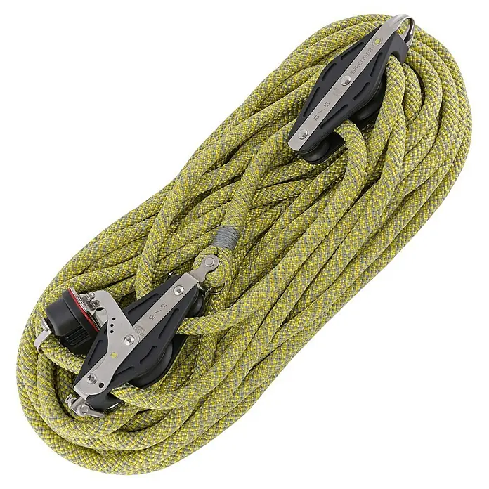 Sprenger Großschot Talje - Länge: 20 m, Schotstärke: 12 mm, Gelb, Bruchlast: 1.400 kg, Gleitlager - Gelb-graues Seil mit zwei Umlenkblöcken aus schwarzem Kunststoff und silbernem Metall.
