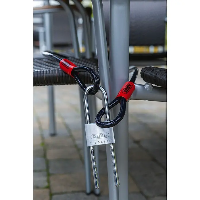 Abus Vorhängeschloss Titalium 64TI/50 HB60-150 Gleichschließend - B x H: 50 x 77 mm, Bügelstärke: 8 mm, Material Bügel: Gehärteter Spezialstahl - Das ABUS Titalium Vorhängeschloss sichert Stühle mit einem robusten Stahlkabel, ideal für den Außenbereich.