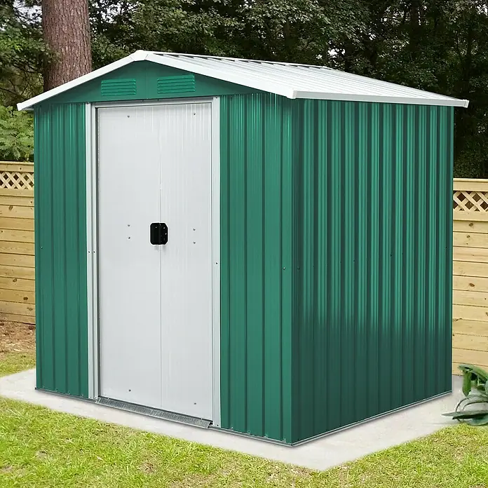 Pergart Gerätehaus Köln II - 194 cm, 131 cm, Stahl, Tanne, Creme - Ein grüner Metallgartenhaus mit weißer Tür und weißem Dach in einem Garten.