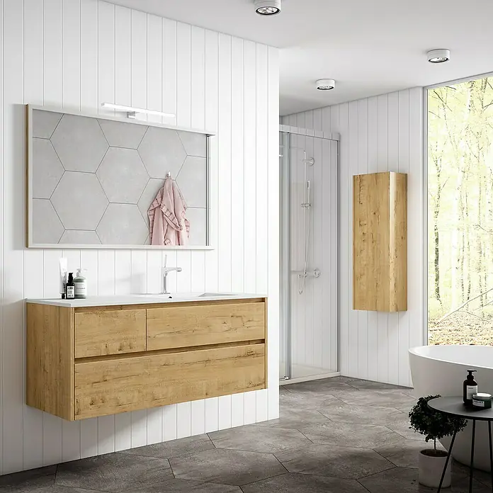 Mueble bajo de lavabo Emma derecha - L x An x Al: 45 x 120 x 50 cm, Nogal - Un baño moderno con un tocador de madera clara y un gran espejo, que acentúa el diseño de la habitación.