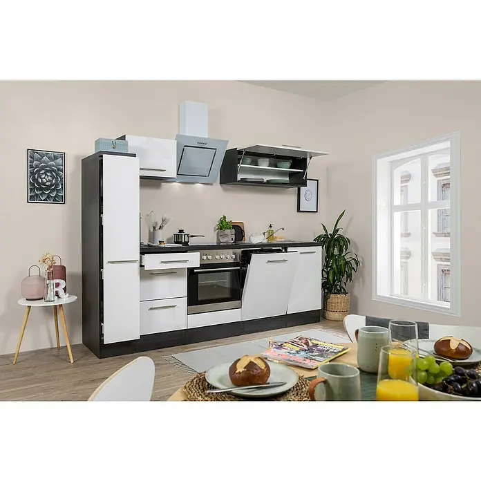Respekta Premium Küchenzeile RP250EWCBO - Breite: 250 cm, Weiß, Mit Elektrogeräten - Eine moderne Küche mit weißen und anthrazitfarbenen Elementen, inklusive Geräten und einem angedeuteten Essbereich.