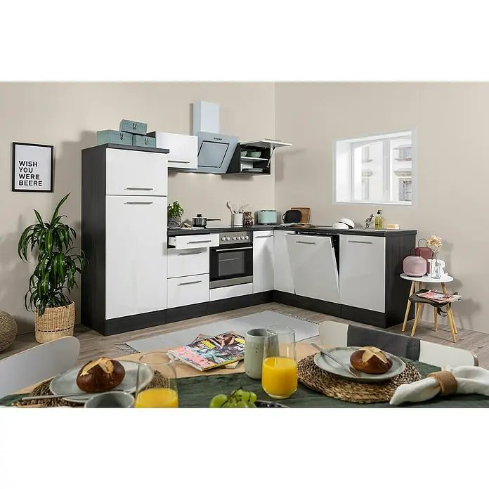 Respekta Premium Winkelküche RP260EWCBO - B x T: 260 x 60 cm, Weiß, Mit Elektrogeräten - Moderne Küche mit weißen Schränken, dunklen Akzenten und einer gemütlichen Essbereich. Einladend und stilvoll gestaltet für kulinarische Erlebnisse.