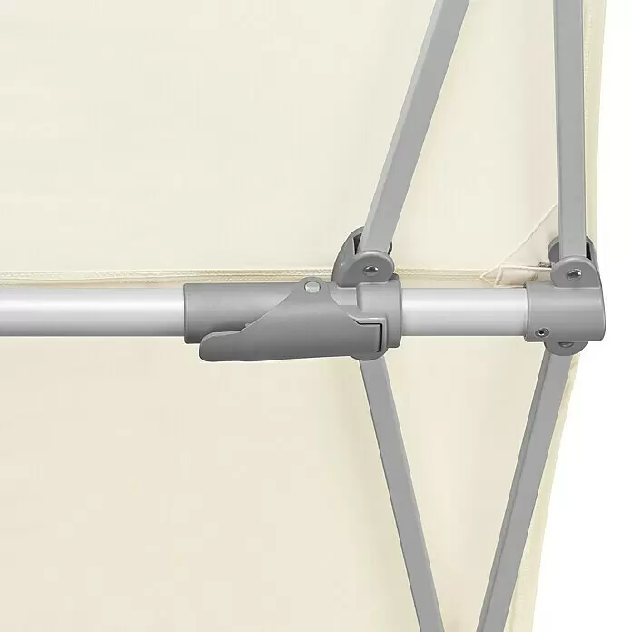 Suncomfort Parasol de balcón Flex Roof - Crudo, 210 x 150 cm, Aluminio - Primer plano de la lona crema de un parasol y su mecanismo de marco gris-plateado con palanca.