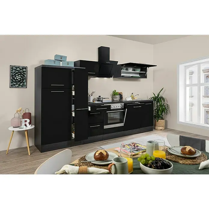Respekta Premium Küchenzeile RP310ESCBO - Breite: 310 cm, Schwarz, Mit Elektrogeräten - Schwarze Küchenzeile mit hochglänzenden Fronten, Dunstabzugshaube und Hängeschrank. Abgerundet wird das Ensemble durch einen Esstisch mit Frühstücksgedecken.