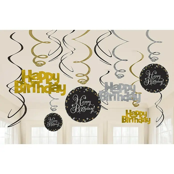 Girlande Sparkling Celebration - 12 -tlg., Motiv: Happy Birthday - Blick auf goldene und silberne Happy Birthday-Dekorationen, die von der Decke hängen, mit Wirbeln und Kreisen für eine festliche Geburtstagsatmosphäre.