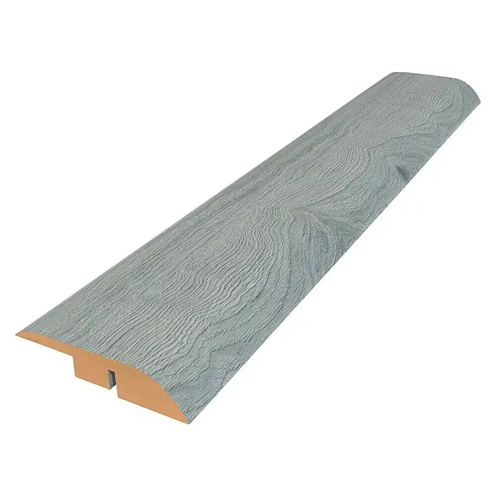 Perfil de transición Roble Beton - 2.440 x 48 mm, Pegado - Perfil de transición para suelos laminados gris claro con textura de madera, ideal para transiciones de suelo uniformes.