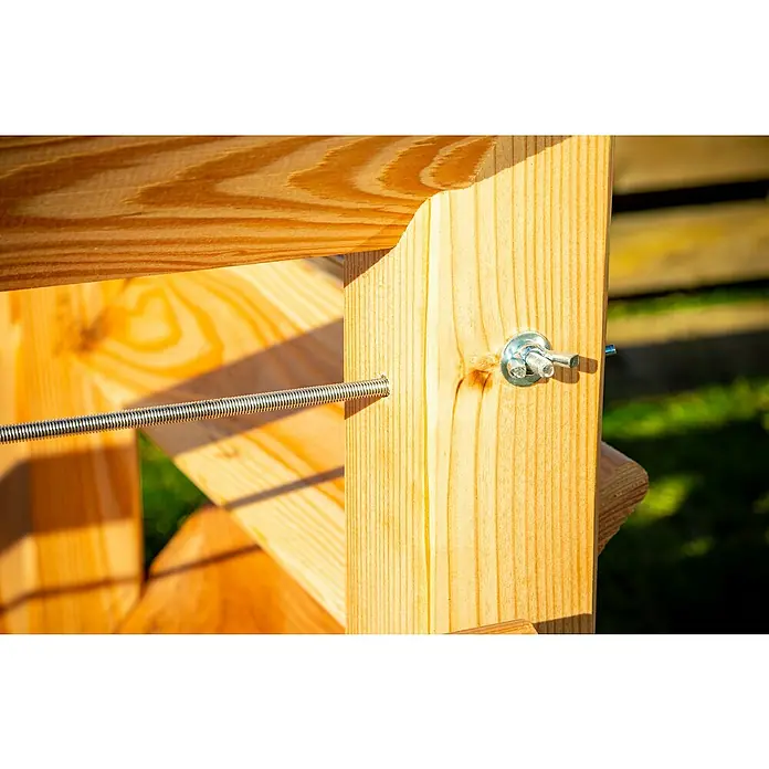 Westmann Hochbeet Premium XL - 90 x 65 x 73 cm, Holz, Natur - Detailansicht einer Holzkonstruktion, die mit einer Gewindestange und einer Schraube verbunden ist. Die Holzmaserung ist deutlich sichtbar.
