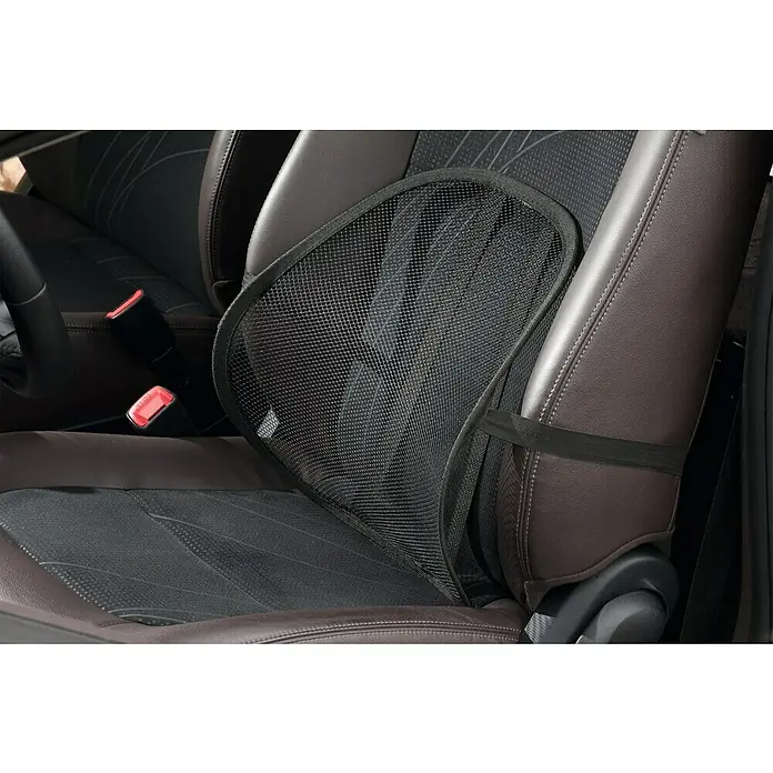 Soporte lumbar - Apto para: Sillas, Negro, Ergonómico - Primer plano de un soporte lumbar de malla sujeto a un asiento de coche con una banda elástica, para mayor comodidad.