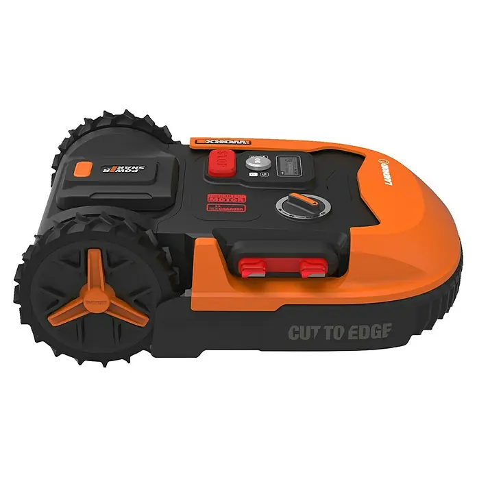 Worx PowerShare 20V Mähroboter-Set Landroid L1000 - 1.000 m², Schnittbreite: 20 cm, Induktionsgestützte Navigation, Begrenzungskabel - Bild eines Worx Landroid Mähroboters in Orange und Schwarz, der auf einer ebenen Fläche steht.