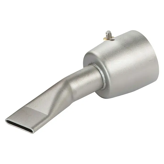 Leister Breitschlitzdüse - Passend für: Heißluftgebläse mit Anschlussdurchmesser Ø 31.5 mm, B x H: 20 x 2 mm - Eine Nahaufnahme einer silberfarbenen Heißluftdüse mit schmalem Auslass und Stellschraube auf schwarzem Hintergrund.