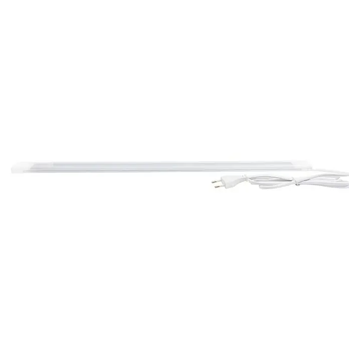 Ritter Leuchten LED-Unterbauleuchte Z600 - 8 W, Länge: 600 mm, Warmweiß - Eine LED-Leiste mit Netzkabel vor schwarzem Hintergrund. Die Leuchte ist weiß und das Kabel ist sauber aufgerollt.