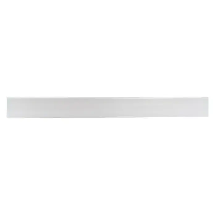 Ritter Leuchten LED-Deckenleuchte Office Light - 48 W, L x B x H: 120 x 12 x 4,3 cm, Weiß, Tageslichtweiß - Aufnahme einer schmalen, rechteckigen, weißen LED-Leuchte vor einem dunklen Hintergrund, die einen hellen Akzent setzt.