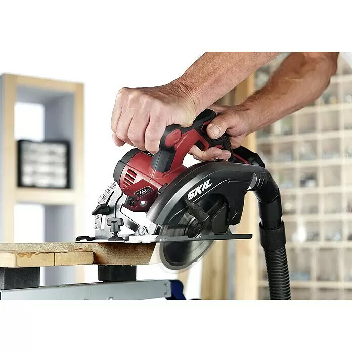 Skil PWRCore 20V Akku-Handkreissäge 3520 CA - 20 V, Ohne Akku, 0 U/min - 4.500 U/min, 0 U/min - 4.500 U/min - Anwendungsbeispiel