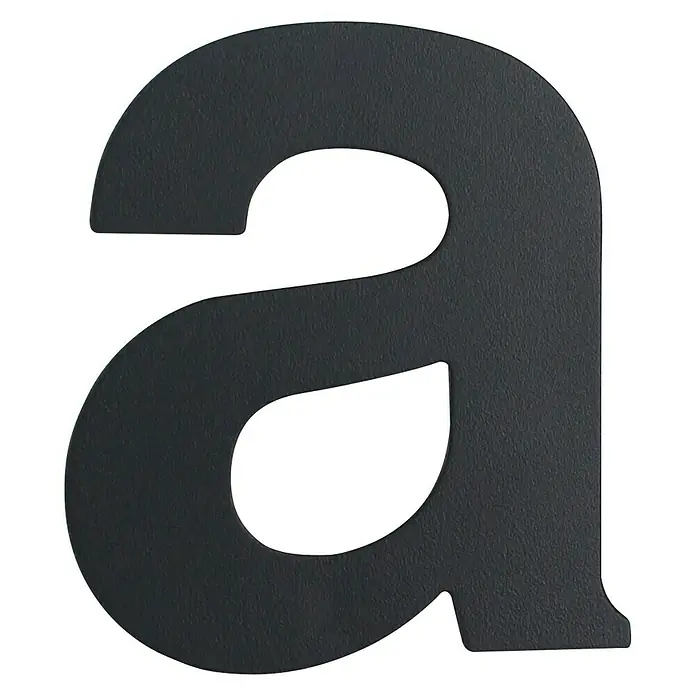 Portaferm Hausnummer - B x H: 8,4 x 9,5 cm, Stahl, Motiv: a - Detailaufnahme eines schwarzen, matten Kleinbuchstaben "a" vor schwarzem Hintergrund, der eine moderne und schlichte Ästhetik vermittelt.