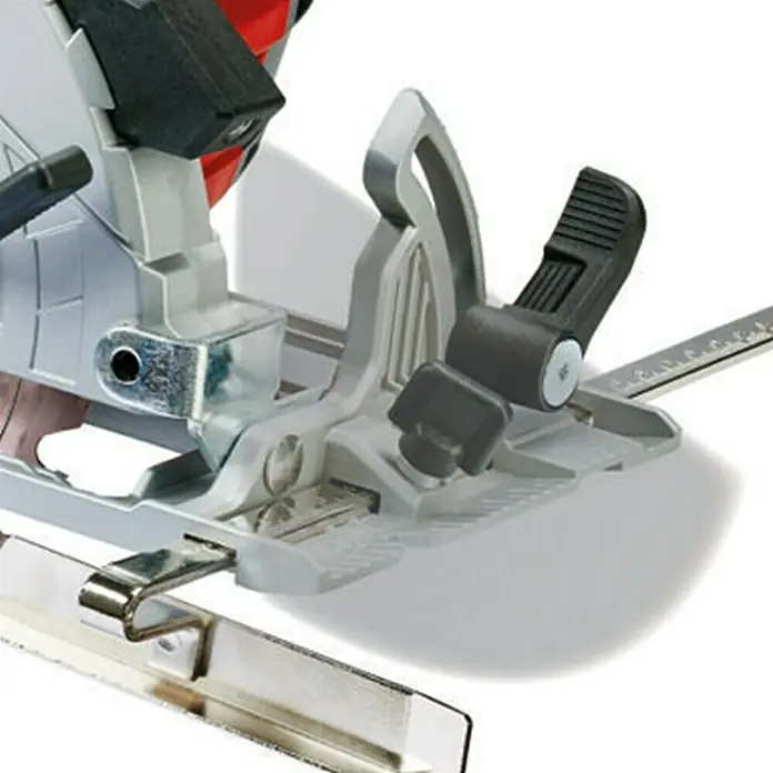 Einhell PXC 18V Sierra circular de batería TE-CS 18/165 Li – Solo - 18 V, Sin batería, Número de revoluciones de marcha en vacío: 4.200 r.p.m. - Primer plano de una sierra circular Einhell con componentes metálicos plateados y controles negros para un corte preciso.