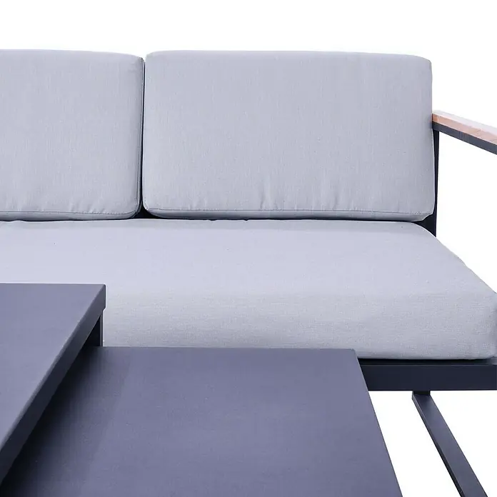 SENSUM Conjunto de muebles Inari - 5 pzs., Aluminio, Negro - Primer plano de un moderno sofá de exterior con cojines grises y una elegante mesa auxiliar, perfecto para momentos de relax al aire libre.