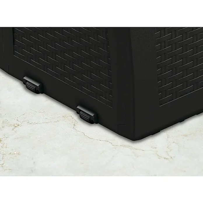 Keter Baúl para jardín Samoa - L x An x Al: 44,7 x 116,4 x 57 cm, Antracita - Primer plano de una caja de jardín de plástico negro con ruedas en la parte inferior, sobre una superficie clara.
