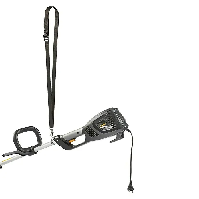Alpina Recortabordes eléctrico ATR 1.0 EJ - 1.000 W, Ancho de corte hilo: 37 cm - La imagen muestra un cortabordes de Alpina, completo con una correa de soporte para facilitar el manejo y la maniobrabilidad en su jardín.