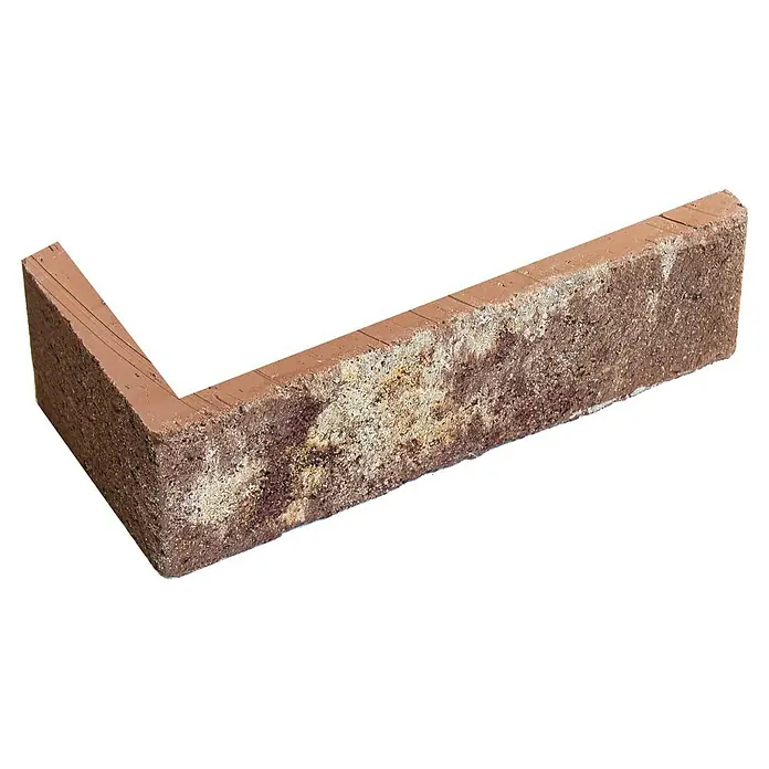 Celina Klinker Verblendstein-Ecke Montana Ravenna - 21,5 cm x 6,5 cm x 15 mm, Braun, Steinoptik - Nahaufnahme eines Eckverbundpflasters, das durch seine robuste Textur und seine L-Form für vielfältige Gestaltungsmöglichkeiten im Außenbereich geeignet ist.