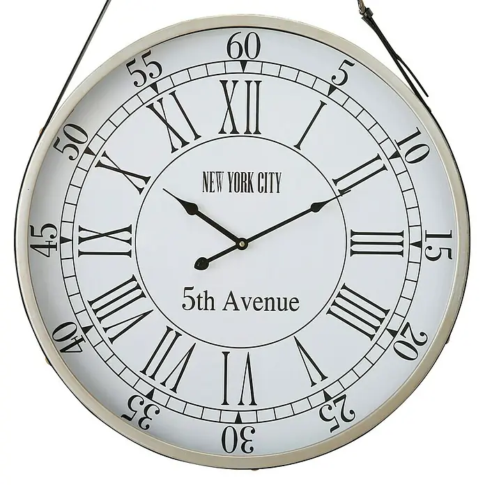 Wanduhr Astoria - Durchmesser: 60 cm, Weiß/Silber - Runde Wanduhr im Vintage-Stil mit römischen Ziffern und dem Aufdruck "New York City 5th Avenue" für eine stilvolle Wanddekoration.