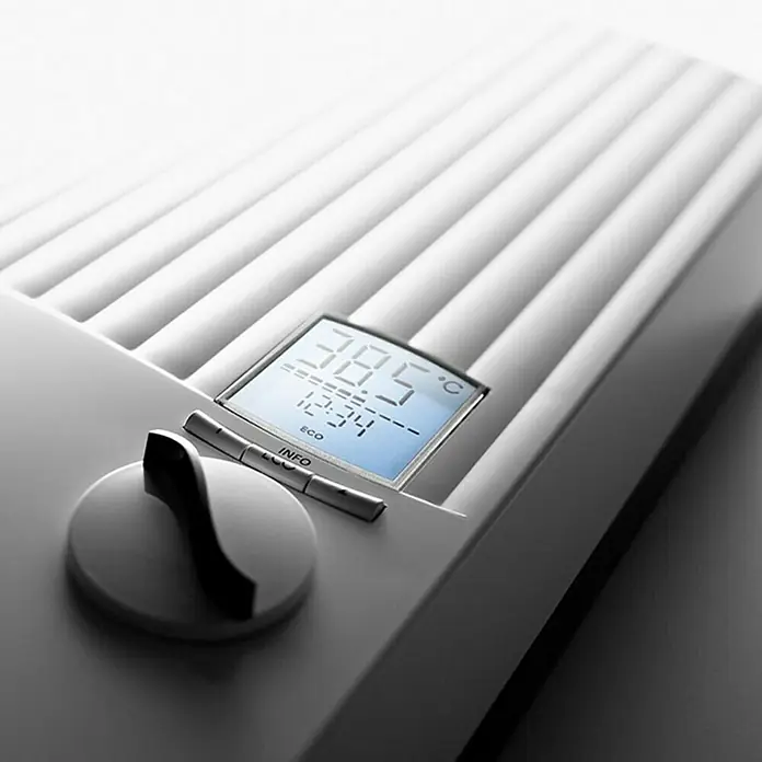 Zanker Durchlauferhitzer DE 24 EL TOP - 24 kW, Elektronisch, Geschlossen - Detailansicht eines weißen Heizkörpers mit digitaler Anzeige, die 38,5 °C und 12:34 Uhr anzeigt.