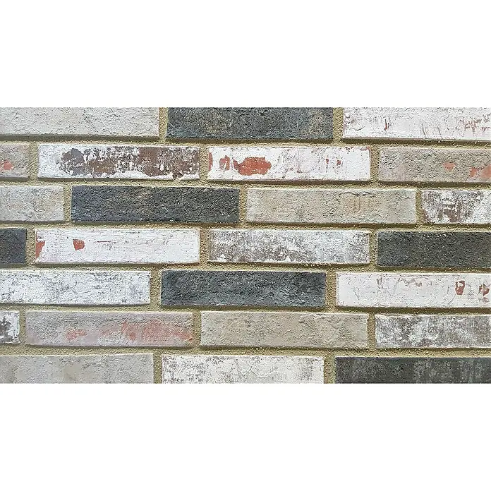 Celina Klinker Verblendstein Vintage Malmö - 5,2 x 24 cm, Beige/Grau, Steinoptik - Nahaufnahme einer gemusterten Ziegelwand mit einer Mischung aus weißen, grauen und roten Ziegeln. Die Ziegelwand ist rustikal und strukturiert.