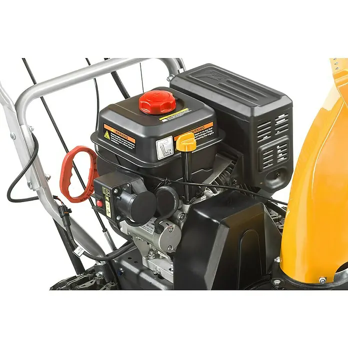 Stiga Benzin-Schneefräse ST 5262 P - 5,2 kW, 252 cm³, Arbeitsbreite: 62 cm - Nahaufnahme eines Schneefräsenmotors mit roten und gelben Akzenten, die die Details hervorheben.