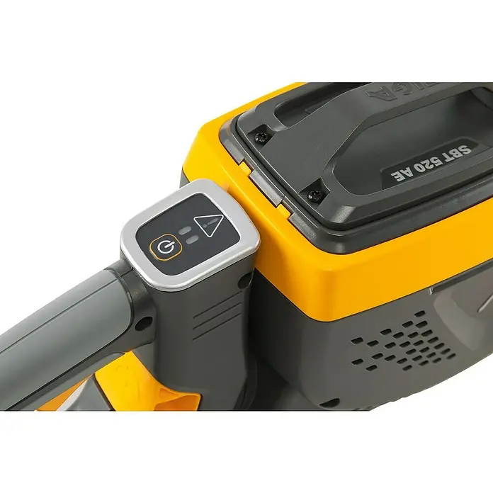 Stiga 500er Serie Akku-Heckenschere HT 500e Set - 48 V, Li-Ionen, 1 Akku, Schnittlänge: 58 cm - Nahaufnahme des STIGA SBT 520 AE Akku-Blasgeräts mit Bedienelementen und Akkufach.