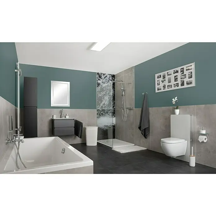 Grohe Start Classic Waschtischarmatur L-Size - Chrom, Glänzend - Ein modernes Badezimmer mit freistehender Badewanne, WC und Waschbecken. Die Farbgestaltung ist in Grau- und Blautönen gehalten.
