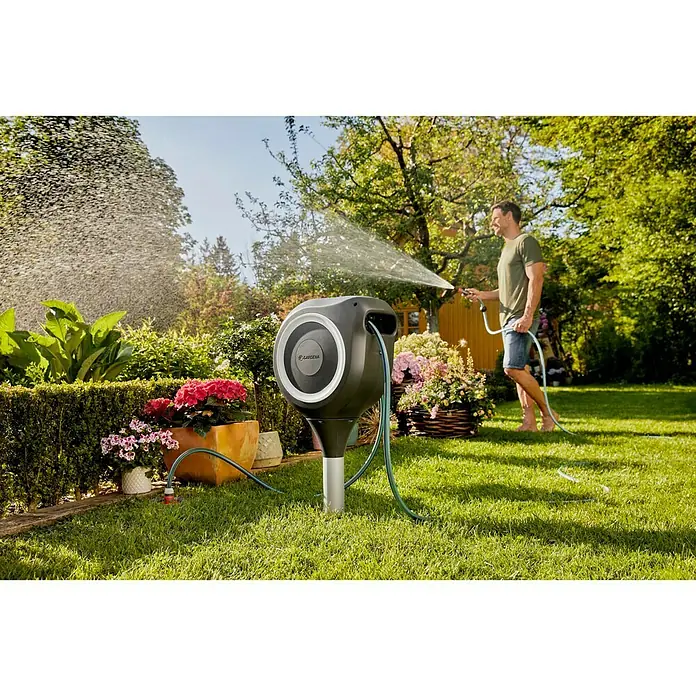 Gardena Schlauchbox RollUp M - Schlauchlänge: 20 m - Der Gardena Wand-Schlauchbox 35 roll-up automatic bewässert mühelos jeden Garten mit einem langen Schlauch und automatischer Aufrollfunktion.