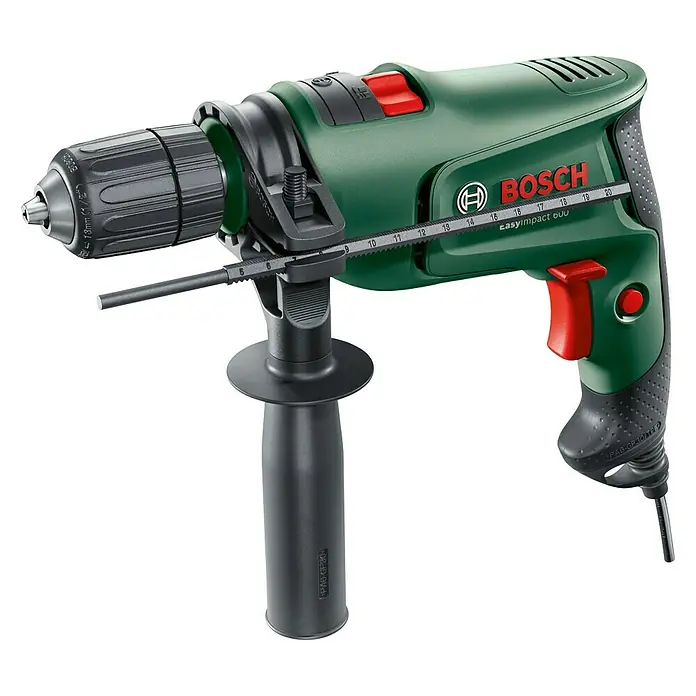 Bosch Schlagbohrmaschine EasyImpact 600 - 600 W, Leerlaufdrehzahl 1. Gang: 45.000 U/min - Nahaufnahme einer grünen Bosch EasyImpact 600 Schlagbohrmaschine, die sich ideal für Heimwerkerprojekte eignet.