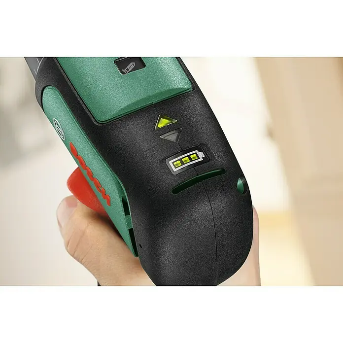 Bosch Power for All 12V Akku-Schlagbohrschrauber EasyImpact 12 - 12 V, 1 Akku, 2 Ah - Detailaufnahme eines Bosch Akku-Bohrschraubers mit Akkustandsanzeige, der in der Hand gehalten wird.