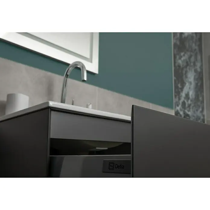 Space Waschtischunterschrank - 60 x 46 x 50 cm, Anthrazit - Nahaufnahme eines modernen grauen Badezimmerschranks von Defra mit Waschbecken, Armatur und Spiegel. Elegantes Design für stilvolle Badezimmer.