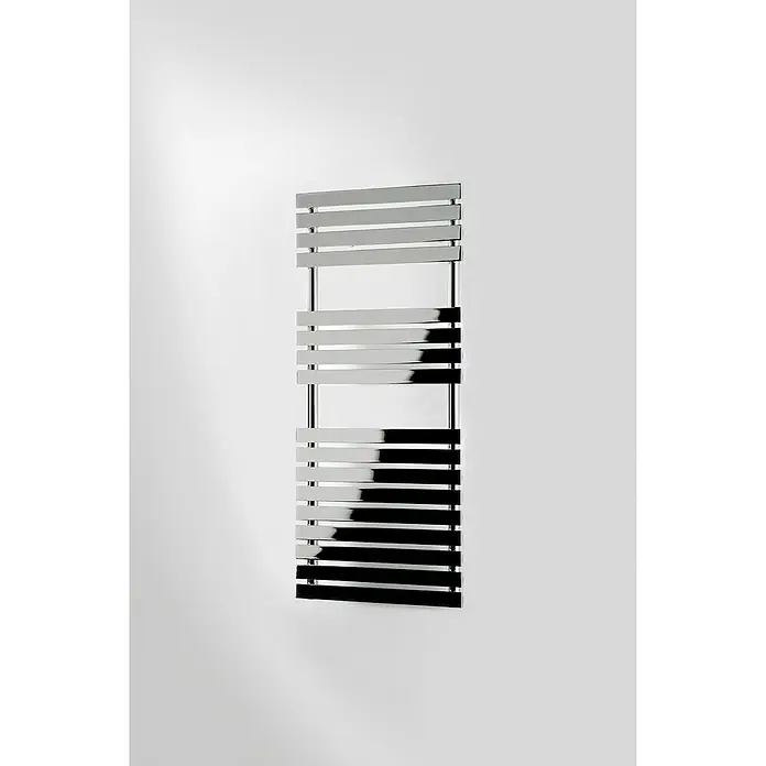 Cicsa Radiador toallero eléctrico Pukita - An x Al: 50 x 78,8 cm, Plateado, Toallero - Un toallero cromado moderno y elegante, montado en una pared blanca. Perfecto para cualquier baño para calentar toallas.