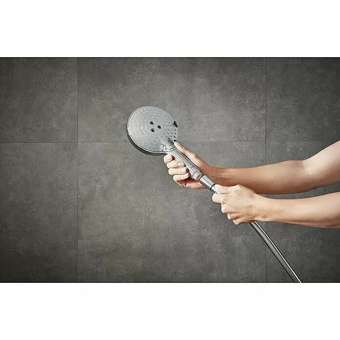 Hansgrohe Handbrause Raindance Select S120 - Anzahl Funktionen: 3 Stk., Durchmesser: 12,5 cm, Select-Taste, Chrom - Anwendungsbeispiel