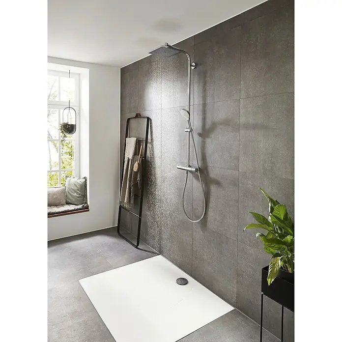 Hansgrohe Crometta Duschsystem E 240 - Mit Thermostatarmatur, Lochabstand: 103,4 cm, Anzahl Strahlarten: 2 Stk., Chrom - Modernes Badezimmer mit ebenerdiger Dusche, stilvoller Armatur und Handtuchhalter für ein luxuriöses Duscherlebnis.\n