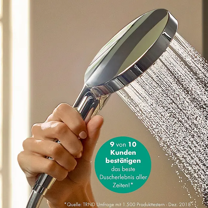 Hansgrohe Handbrause Raindance Select S 120 3jet - Anzahl Funktionen: 3 Stk., Durchmesser: 12,5 cm, Chrom - Eine Hand hält einen silbernen Duschkopf, aus dem Wasser strömt, beworben mit "9 von 10 Kunden bestätigen das beste Duscherlebnis".