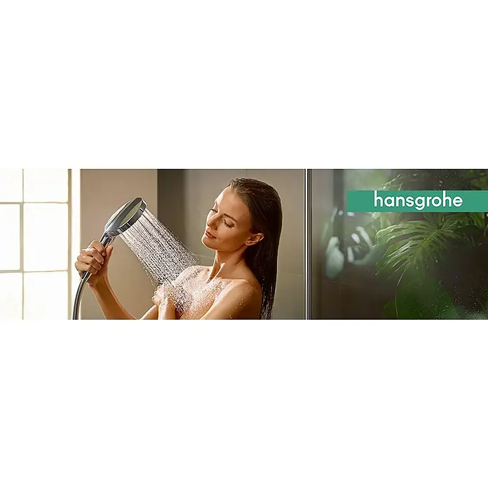 Hansgrohe Handbrause Raindance Select S 120 3jet - Anzahl Funktionen: 3 Stk., Durchmesser: 12,5 cm, Chrom - Eine Frau genießt eine Dusche mit einer Hansgrohe Handbrause, das Wasser perlt auf ihrer Haut. Die Handbrause bietet ein entspannendes Duscherlebnis.
